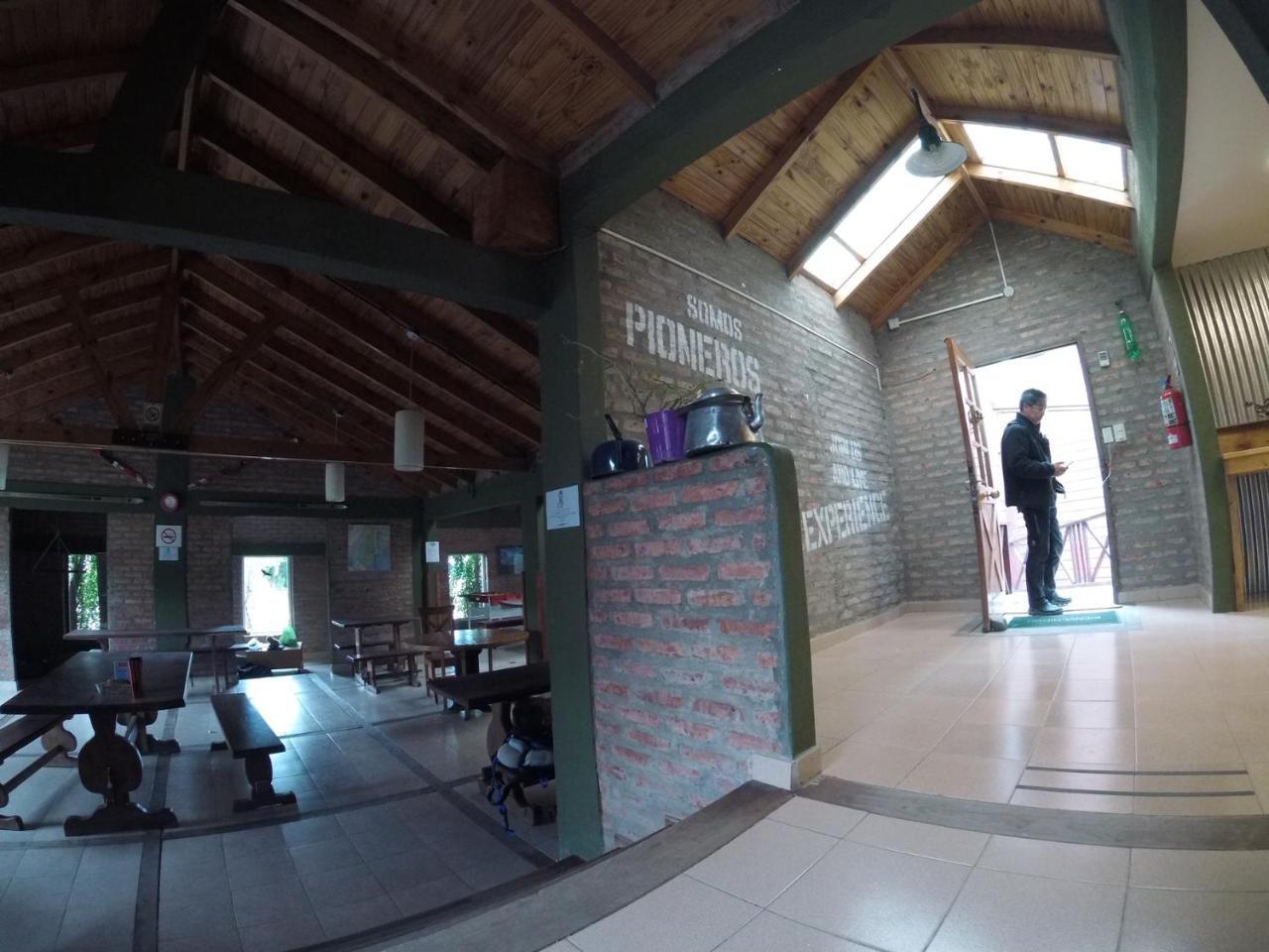 Del Glaciar Pioneros Hostal