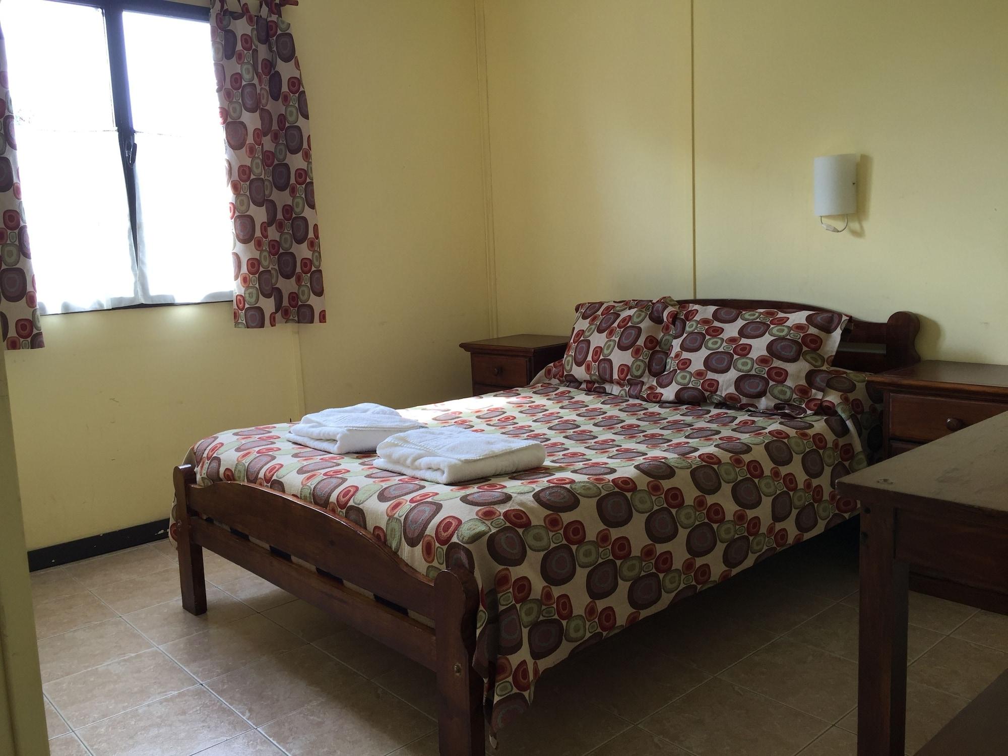 Pioneros Hostel *