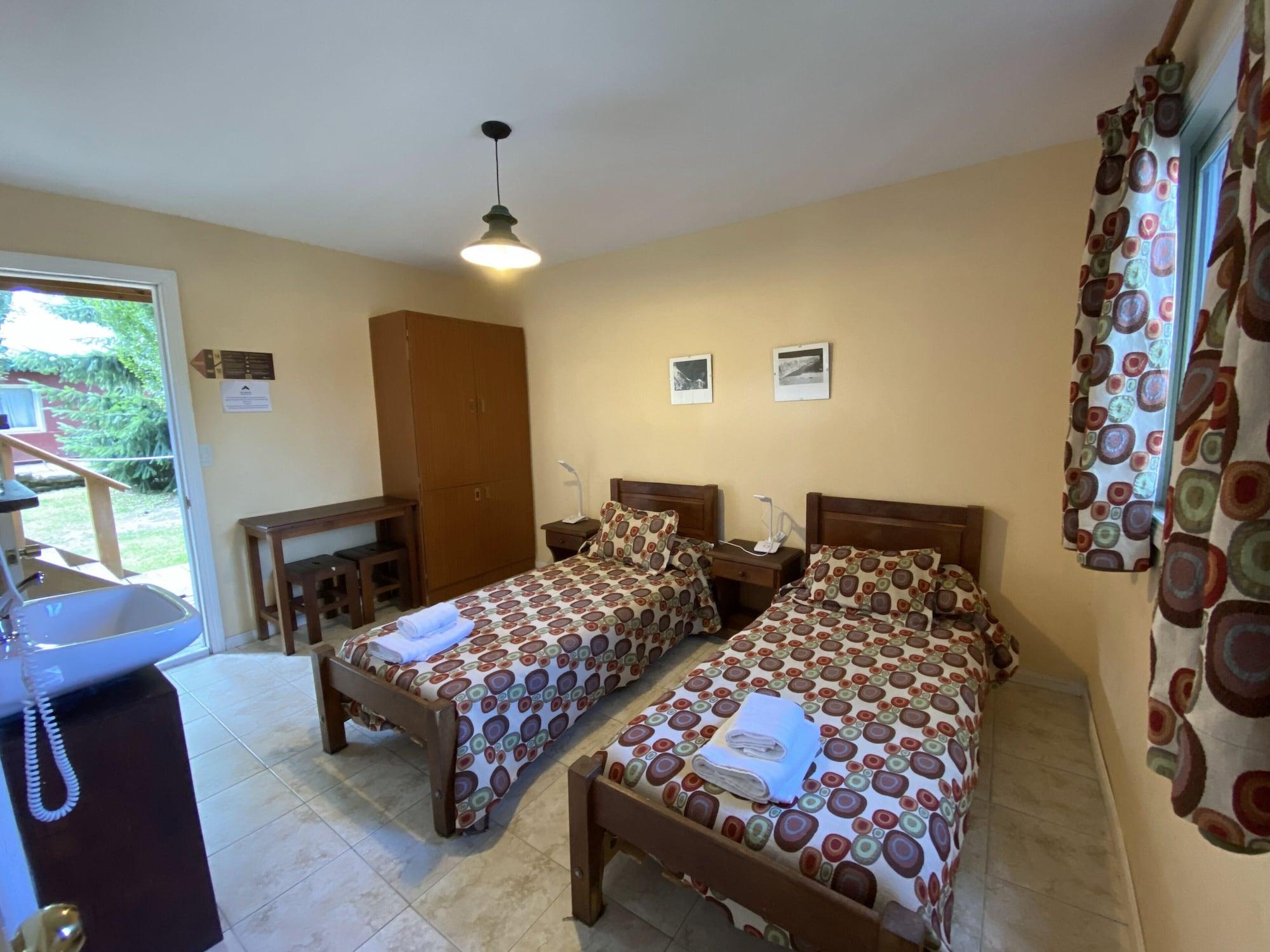 Pioneros Hostel *
